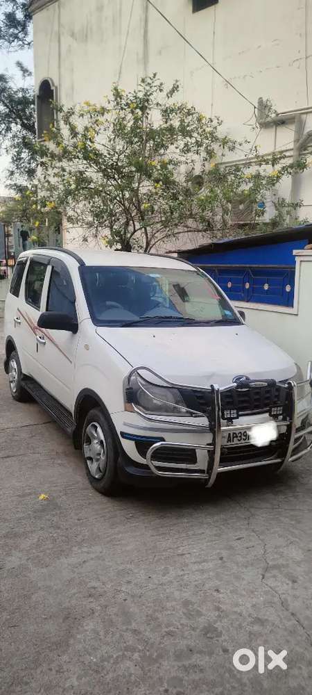 Mahindra Xylo 2016