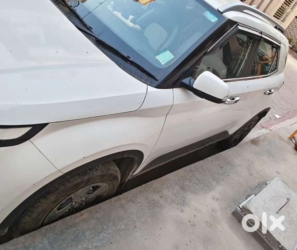 Hyundai Venue 1.2 S (o), 2024, Petrol