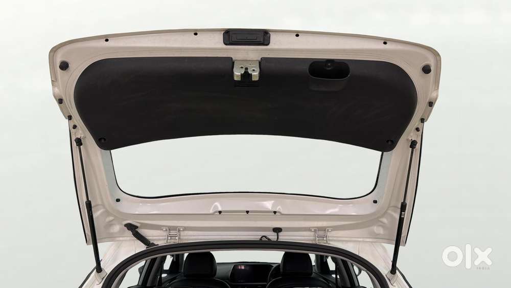 Hyundai New I20 1.2 Asta (o) Ivt, 2023, Petrol
