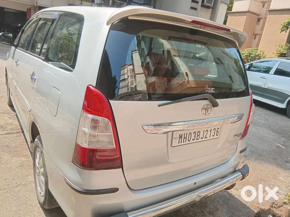 Toyota Innova 8 Seater