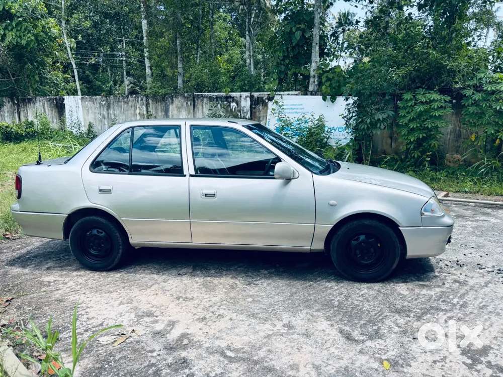 Maruti Suzuki Esteem Petrol 2005