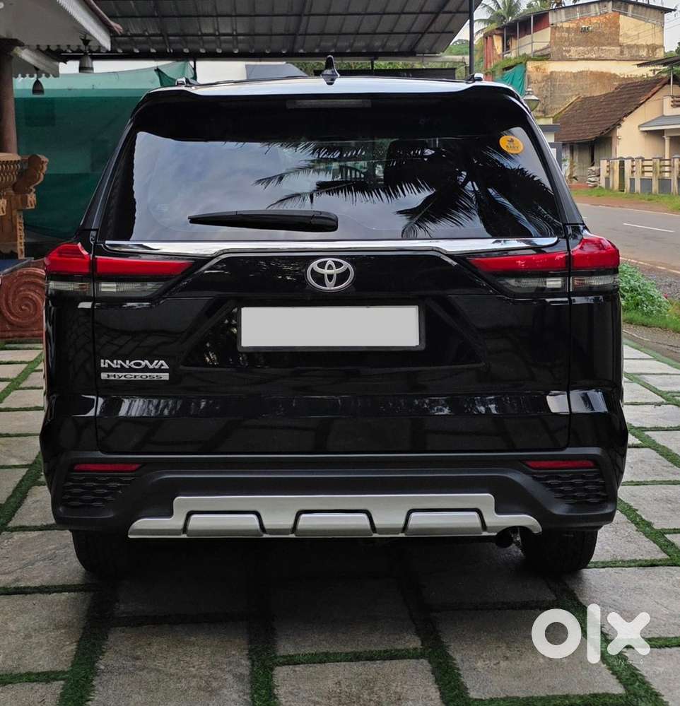 Toyota Innova Hycross 2024