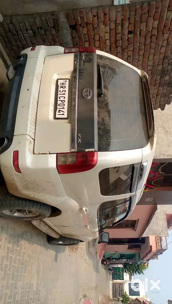 Tata Safari Storme 2015