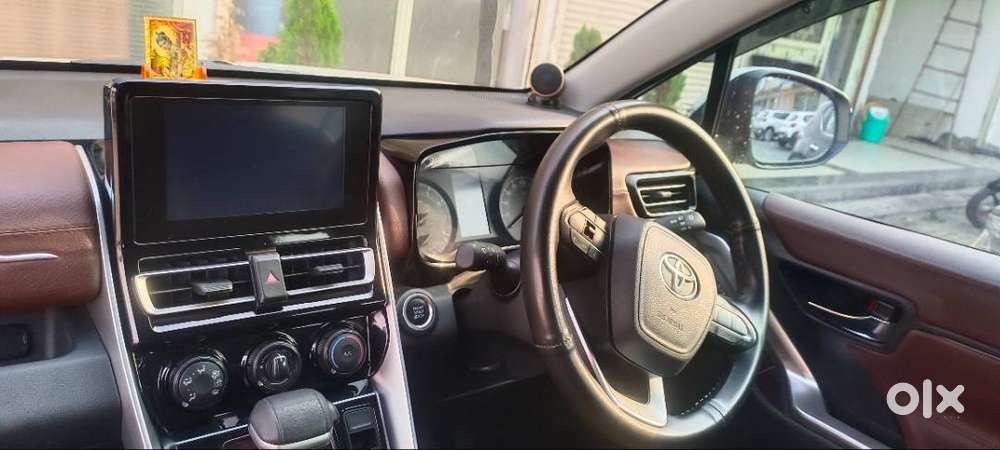 Innova Hycross