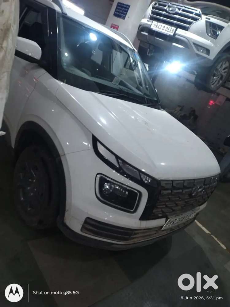 Hyundai Venue 2025 Petrol Well Maintained