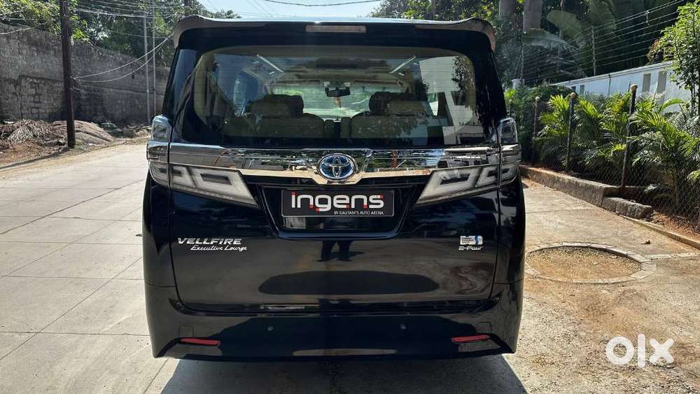 Toyota Vellfire 2.5 Executive Lounge, 2021, Petrol