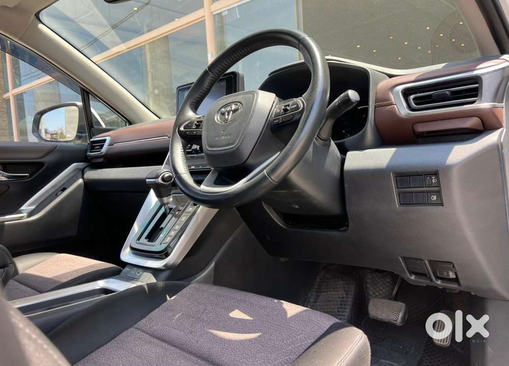 Toyota Innova Hycross 2.0 Vx Hybrid 7 Str, 2023, Petrol