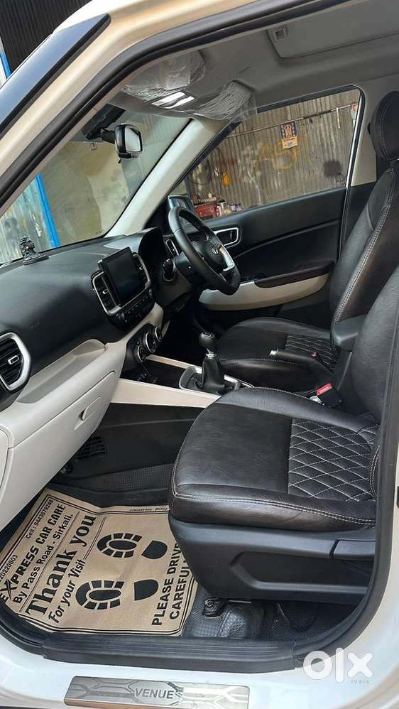 Hyundai Venue 2022 Petrol 20000 Km Driven