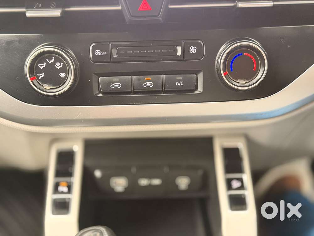 Kia Carens 1.4 Prestige Plus Turbo 7 Str, 2022, Petrol