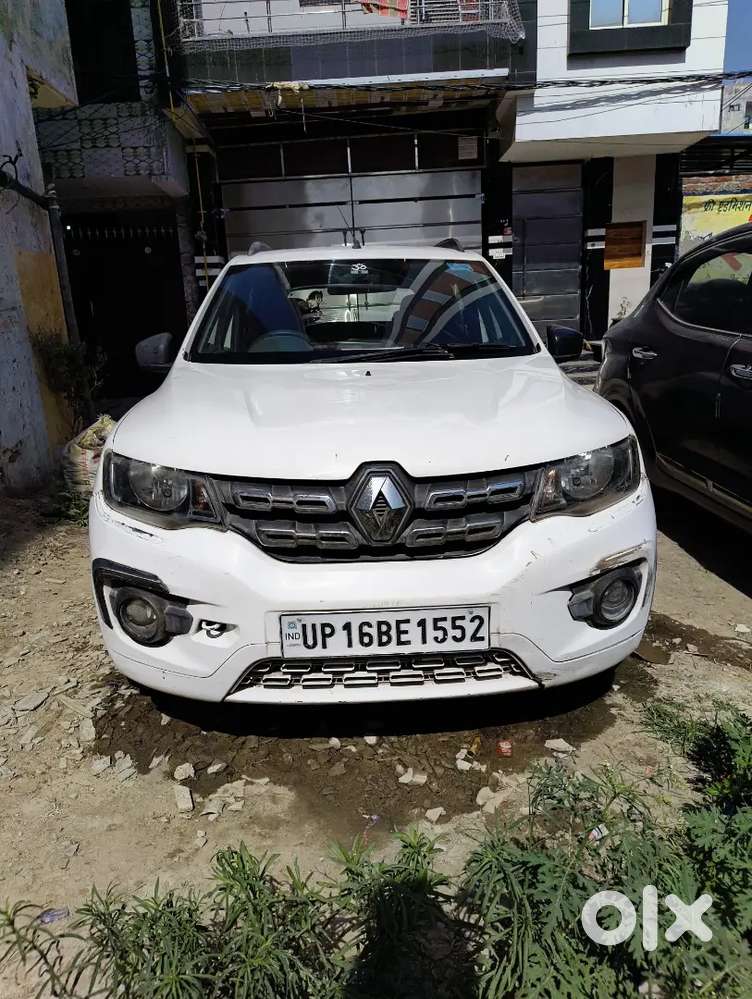 Kwid Car (white)