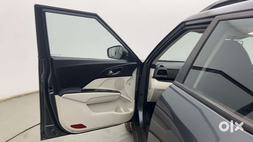 Mahindra Xuv 3xo Ax5l 1.2 Petrol At, 2024, Petrol