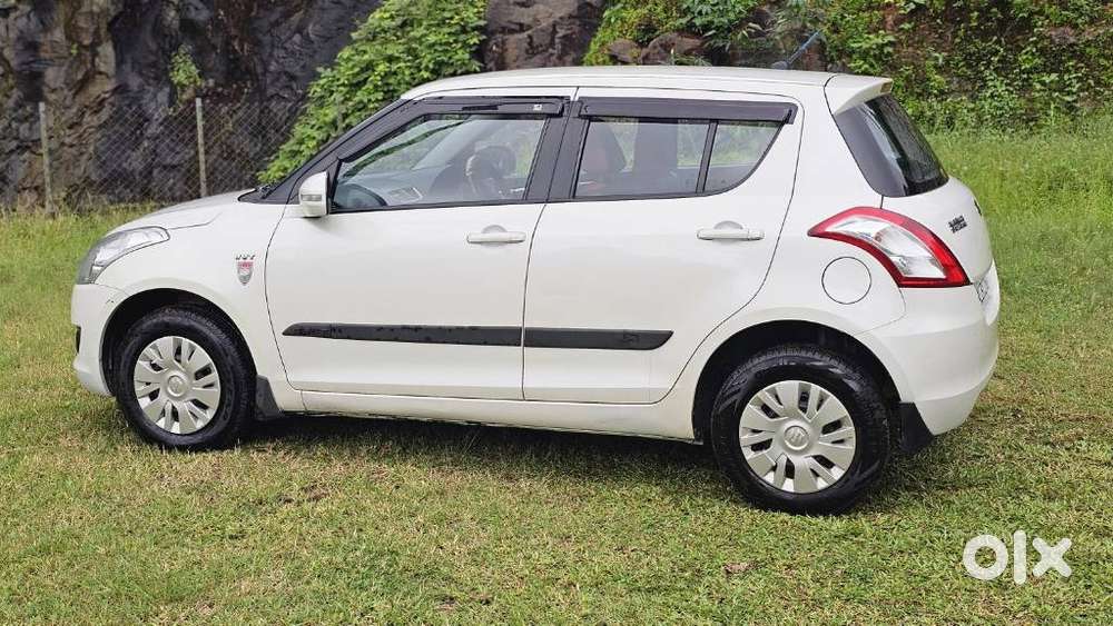 Maruti Suzuki Swift Vxi + Manual, 2012, Petrol