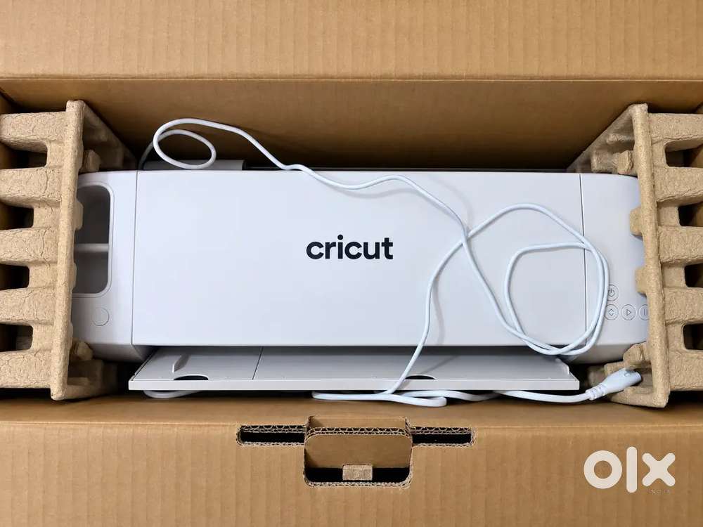 Cricut Explore 4, Like-New (Used Under 2 Weeks)