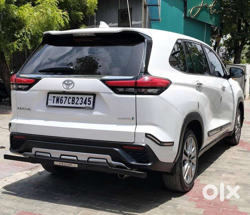 Toyota Innova Hycross 2.0 Zx Hybrid 7 Str, 2023, Petrol