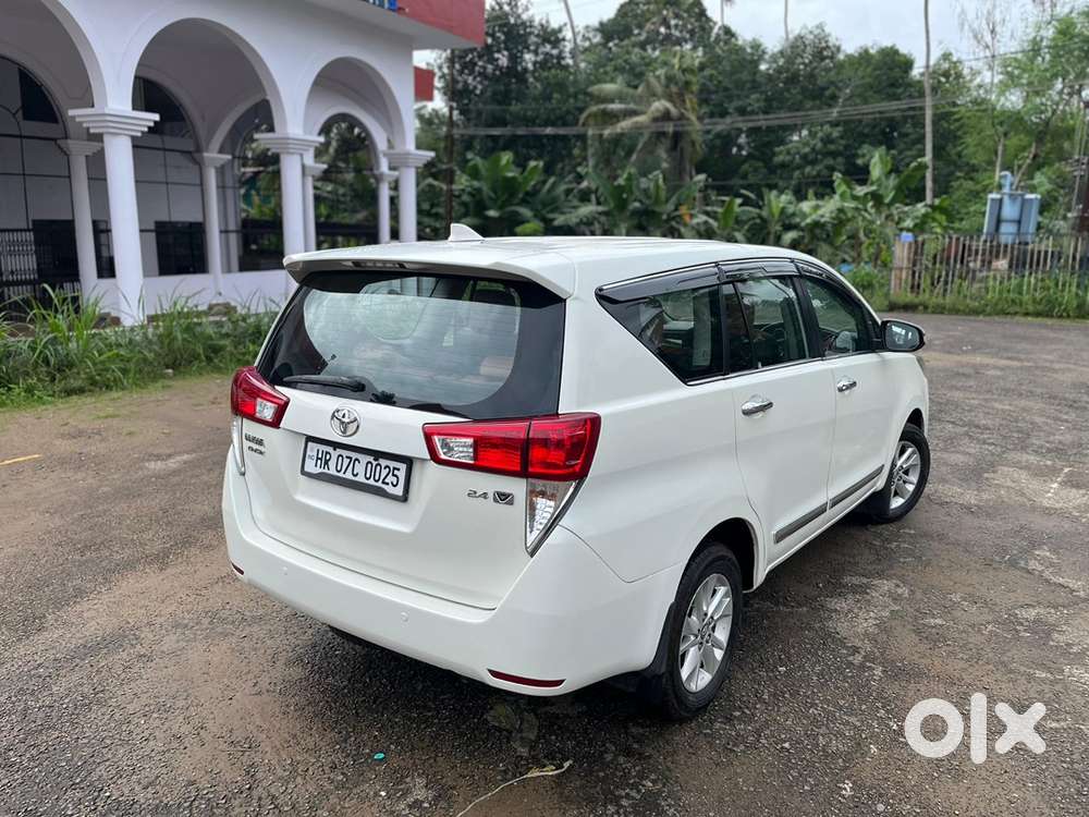 Innova Crysta 2016 V