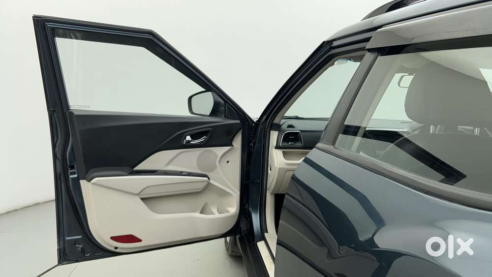 Mahindra Xuv300 W8, 2022, Petrol