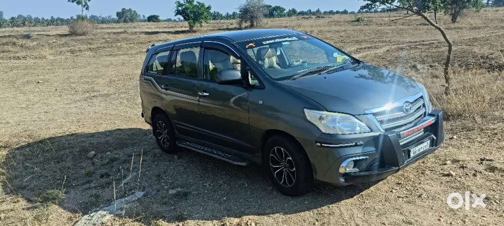 Toyota Innova 2014