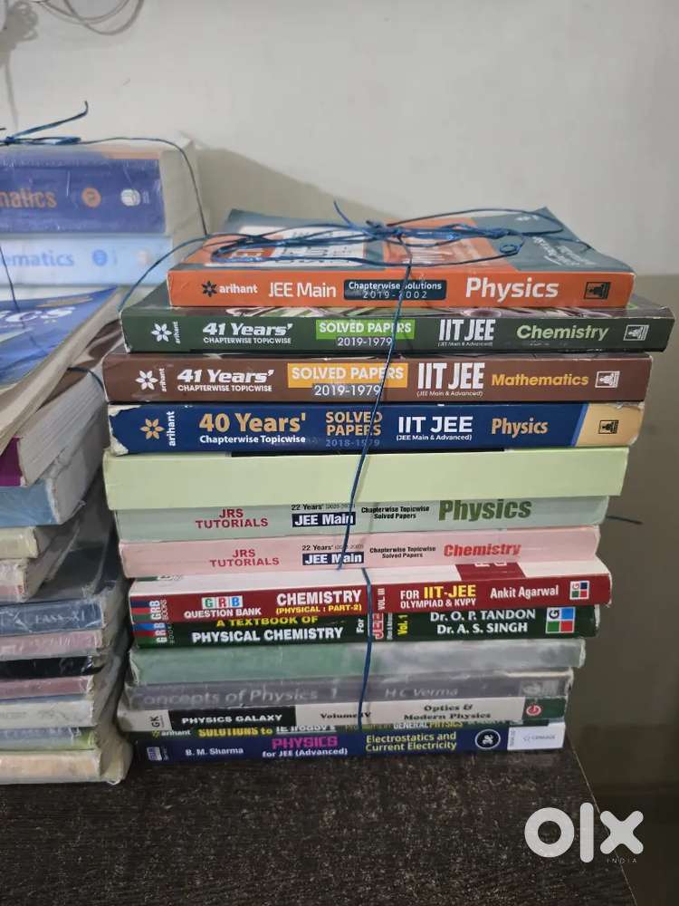 selling jee ,ncert ,rd sharma and many books and jee pyq