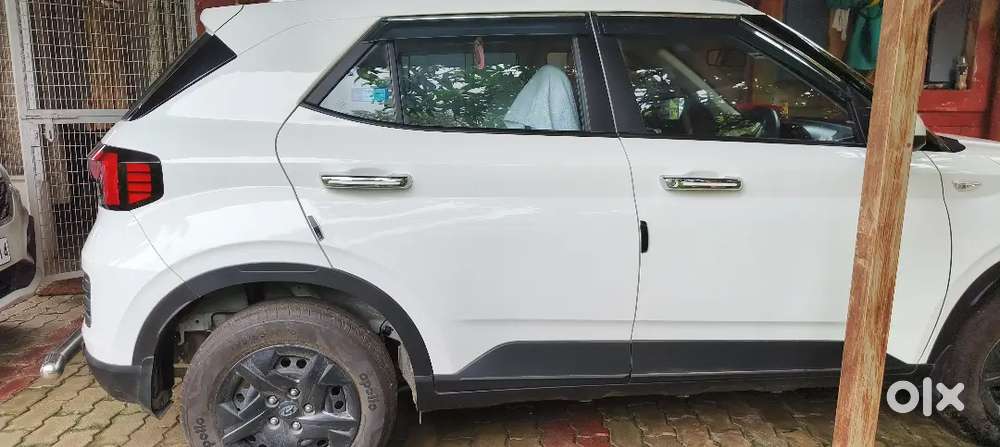 Hyundai Venue 2024 Petrol 5000 Km Driven