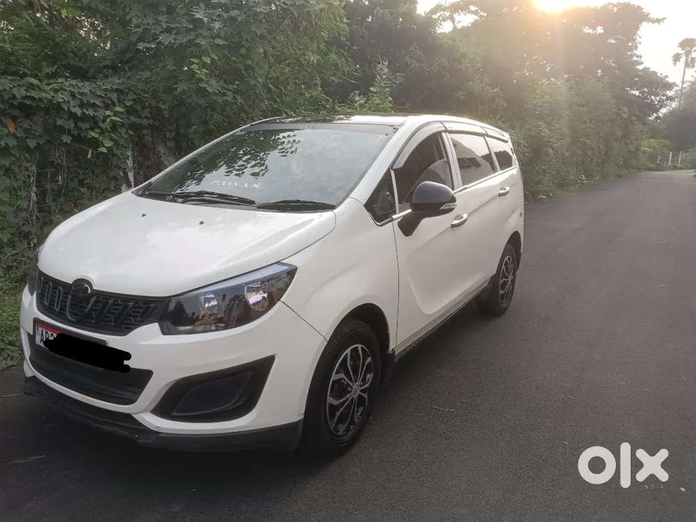 Mahindra Marazzo Diesel 2018 షోరూం Track