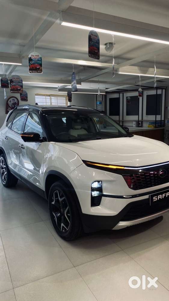 Tata Safari Accomplished X +at Petrol 2025