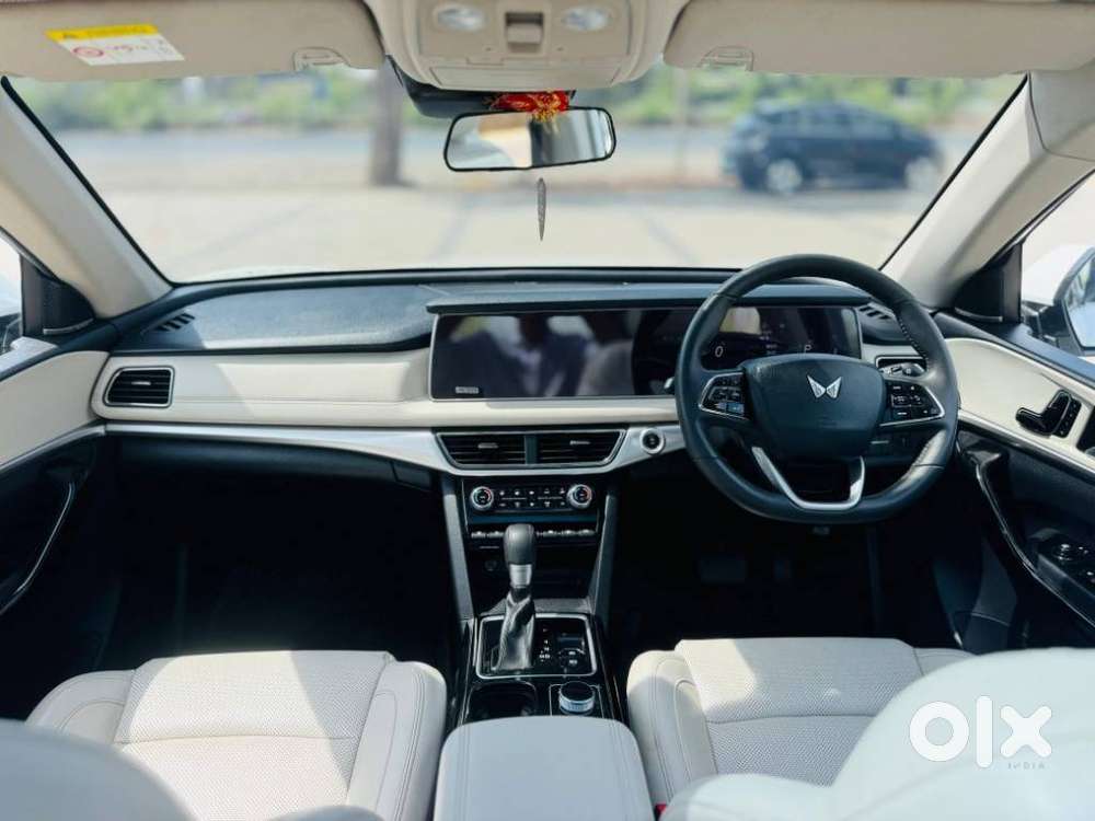 Mahindra Xuv700 Ax7 Luxury Pack Awd, 2025, Diesel