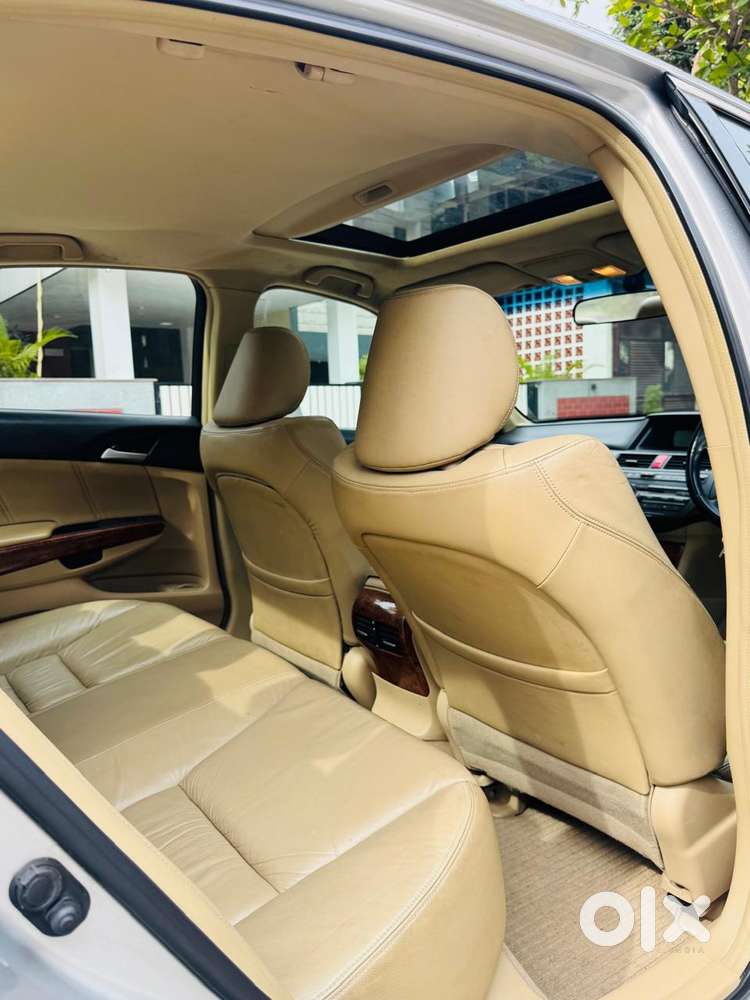 Honda Accord 2.4 Elegance Manual, 2012, Petrol