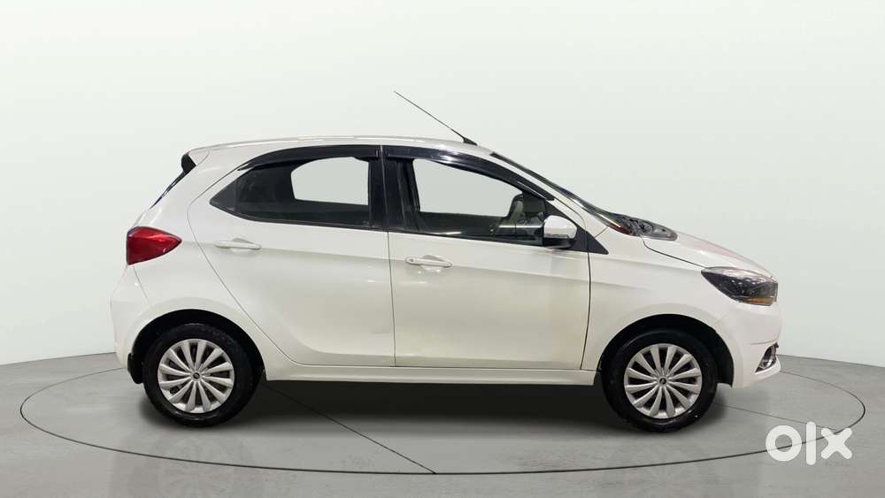 Tata Tiago 1.2 Revotron Xza, 2018, Petrol