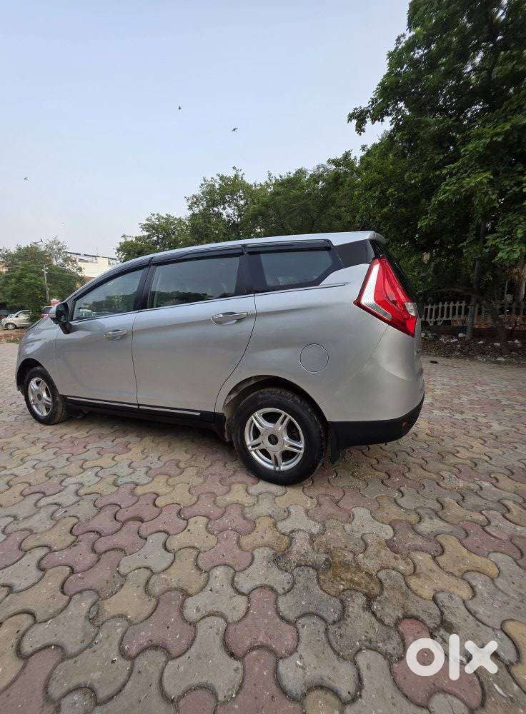 Mahindra Marazzo M6, 2018, Diesel