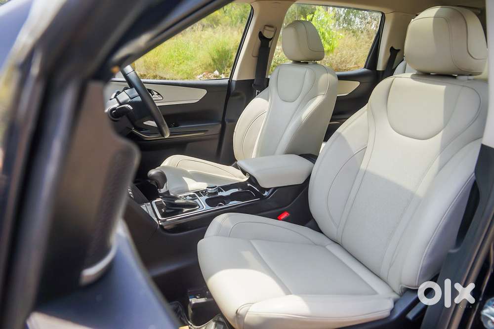 Mahindra Xuv700 2.0 Ax 7 Petrol At Luxury Pack Str, 2023, Petrol