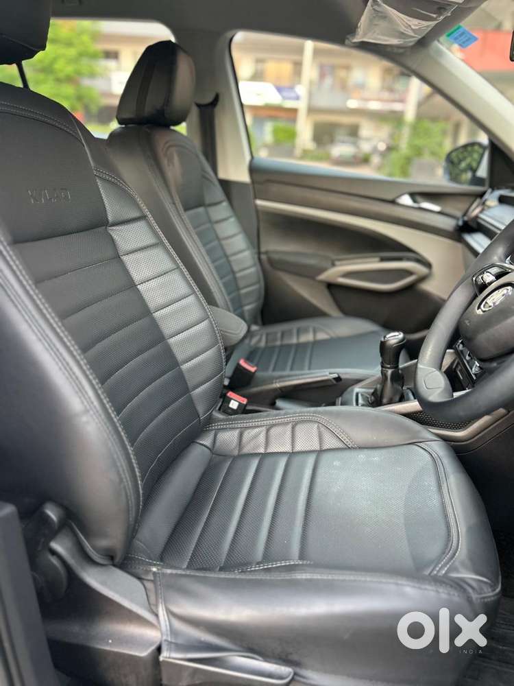 Skoda Kylaq Signature, 2025, Petrol