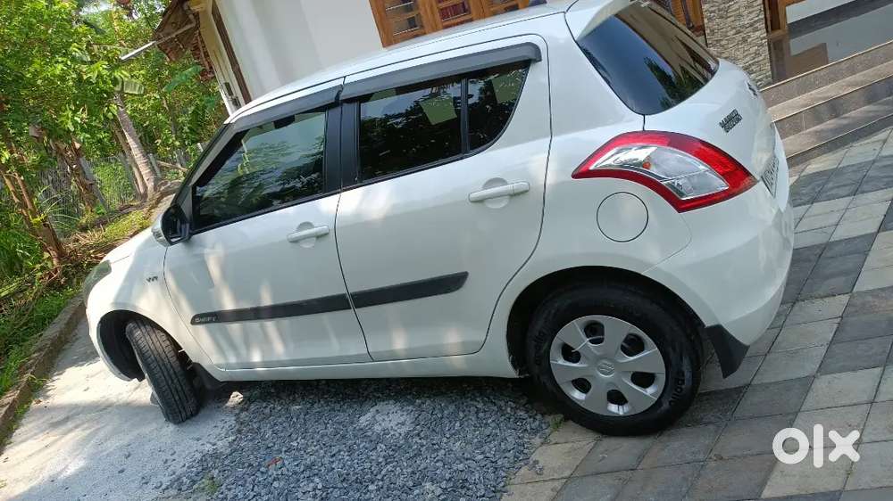 Maruti Suzuki Swift 2017 Petrol 72000 Km Driven