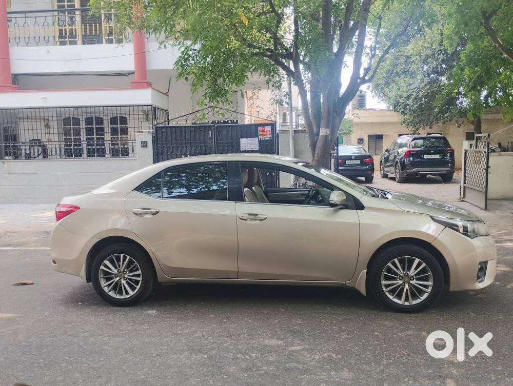 Toyota Corolla Altis 1.8 J, 2015, Petrol