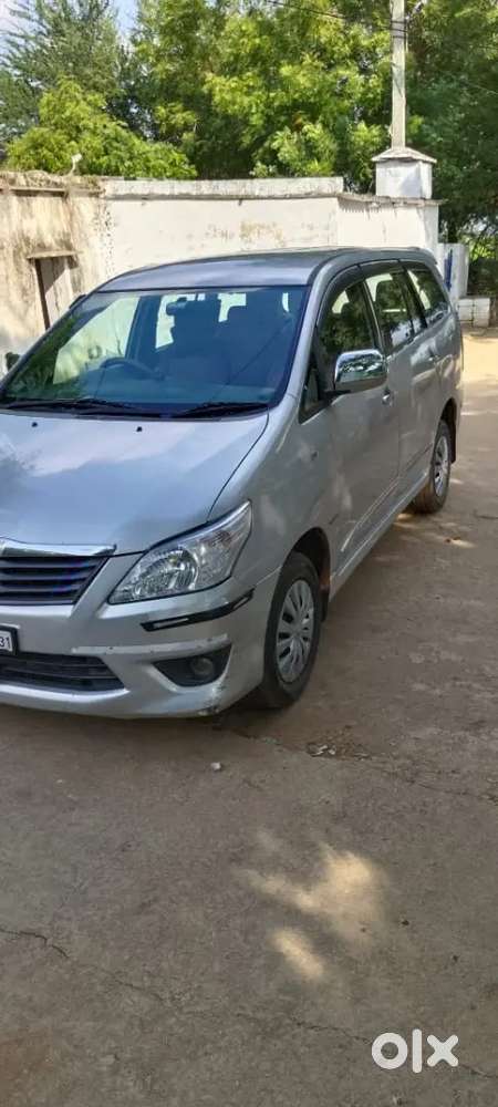 Toyota Innova 2012