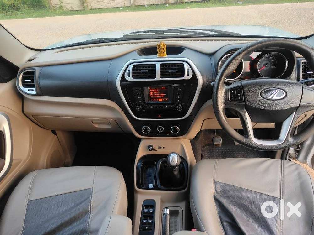 Mahindra Tuv 300 T8, 2018, Petrol