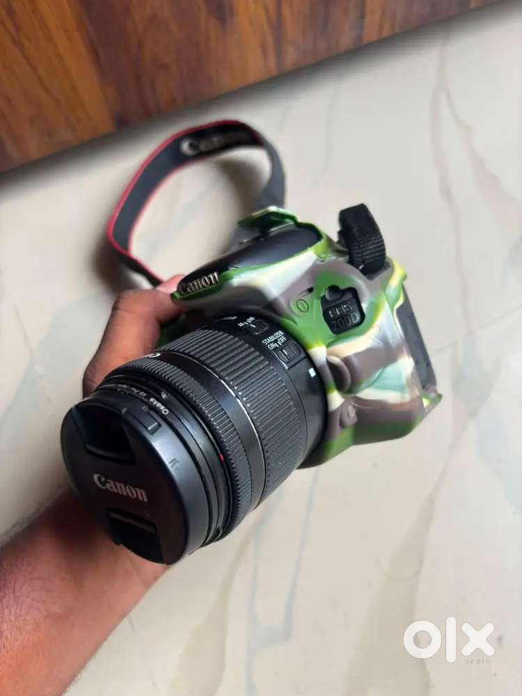 Canon 200d available