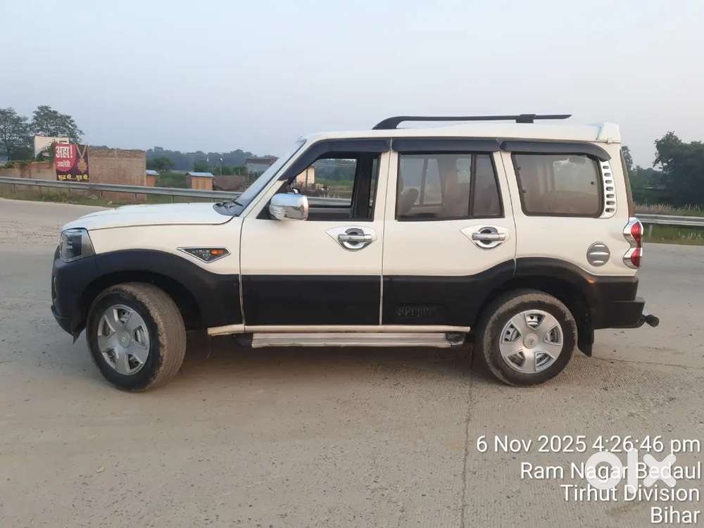 Mahindra Scorpio S4 2015