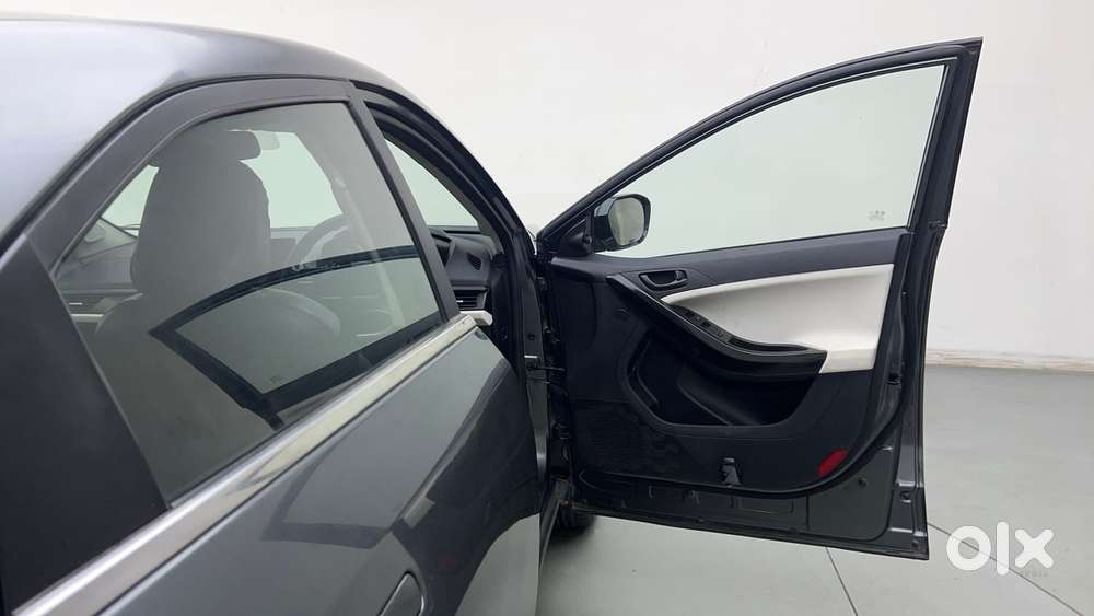 Tata Curvv Creative Plus S 1.2 Revotron Petrol 7dca, 2024, Petrol