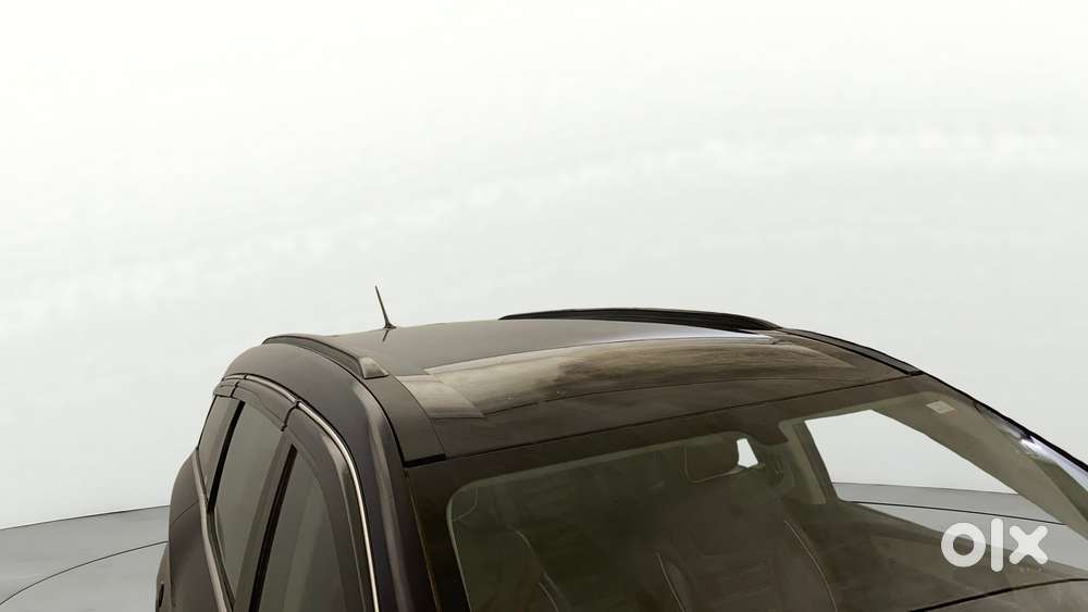 Mahindra Xuv700 2.0 Mx Petrol Mt 5 Str, 2023, Petrol