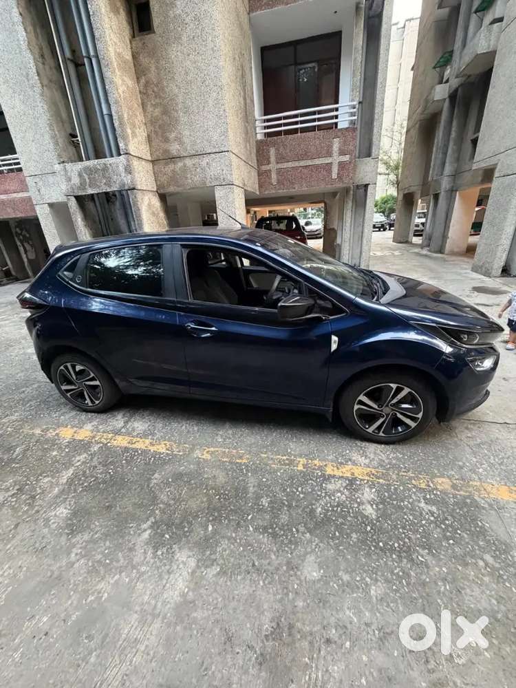 1st Owner Top Model Tata Altroz1.2 Xz 2023 Manual Petrol Premium Color