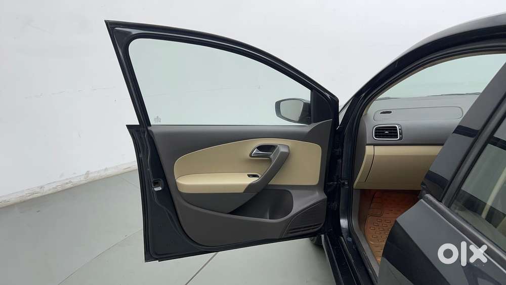 Volkswagen Vento 1.2 Tsi Highline At, 2017, Petrol