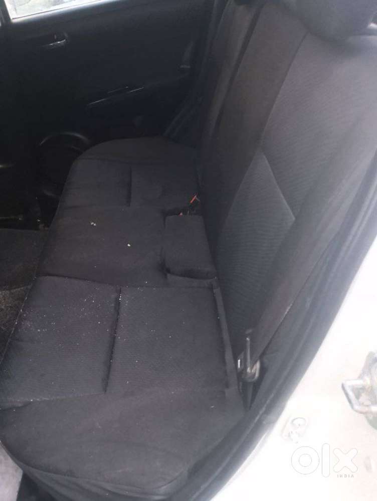 Maruti Suzuki Swift Vxi Optional, 2016, Petrol