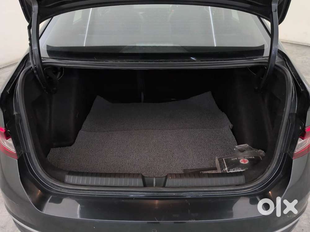 Skoda Slavia Style 1.0l Tsi At, 2023, Petrol