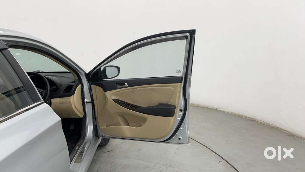 Hyundai Verna Fluidic 1.6 Vtvt Sx, 2016, Petrol