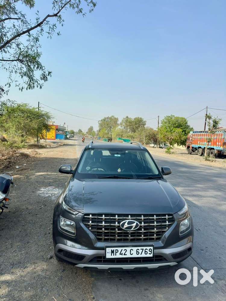 Hyundai Venue 2022 Petrol Well Maintained