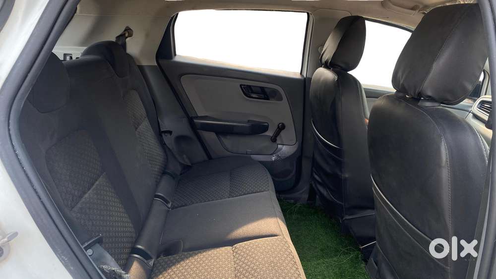 Tata Altroz 1.2 Xe, 2020, Petrol