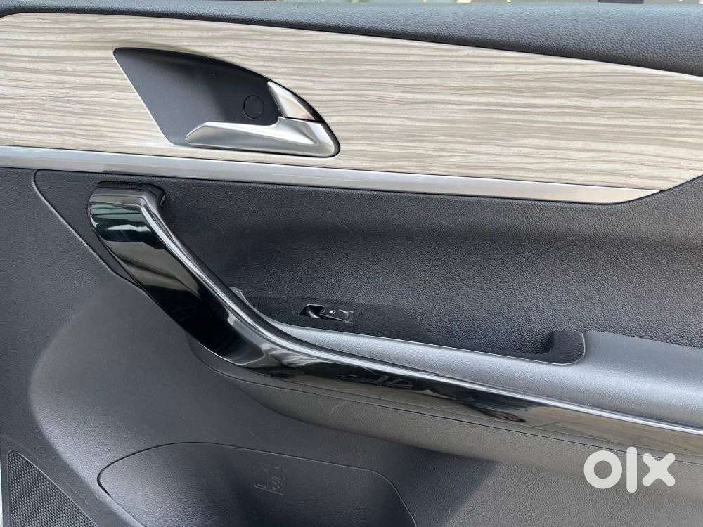 Mahindra Xuv700 2.2 Ax 7 Diesel At Luxury Pack Str, 2021, Diesel