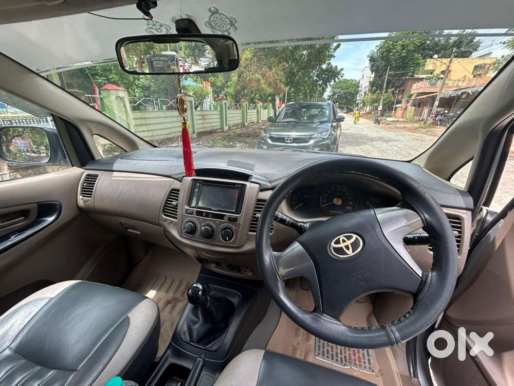 Toyota Innova 2016 Diesel 300000 Km Driven
