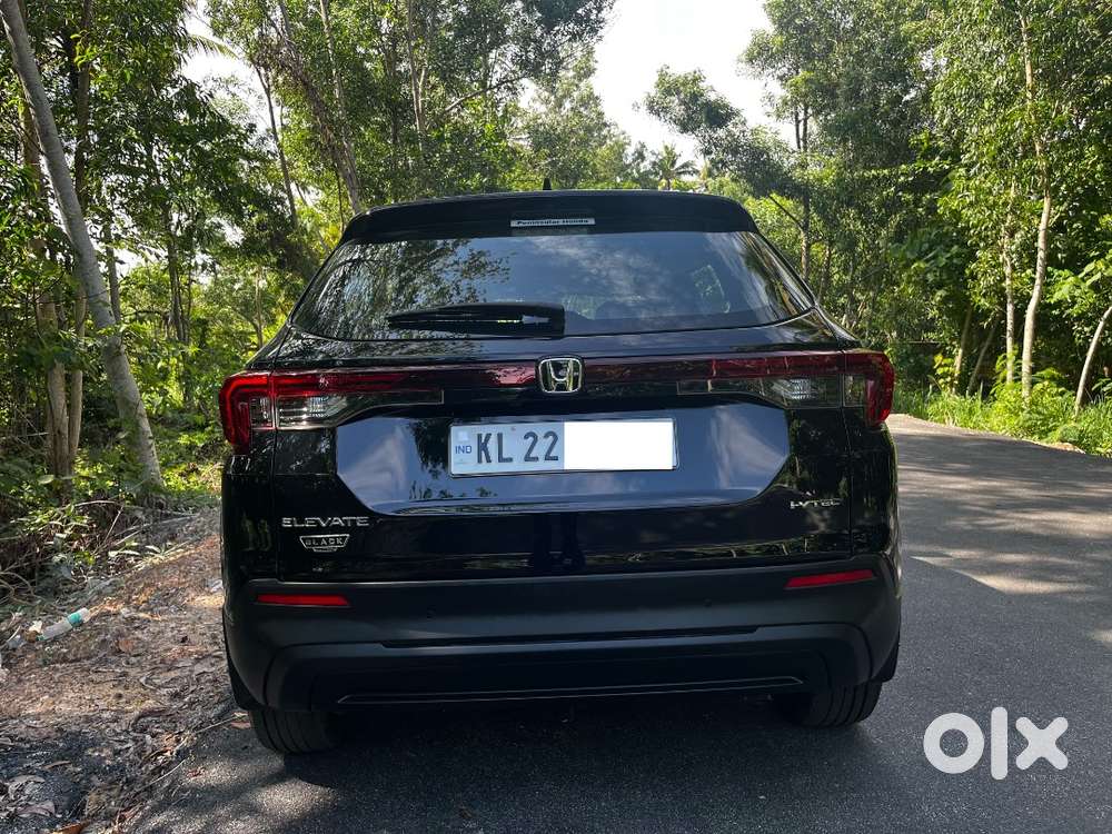 2025 Honda Elevate Zx Cvt  Signature Black Edition  9700 Km