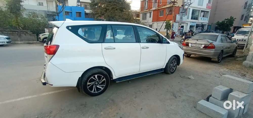 Single Owner Well Maintained Innova Crysta 2.4 G 8 Seater Car For Sale